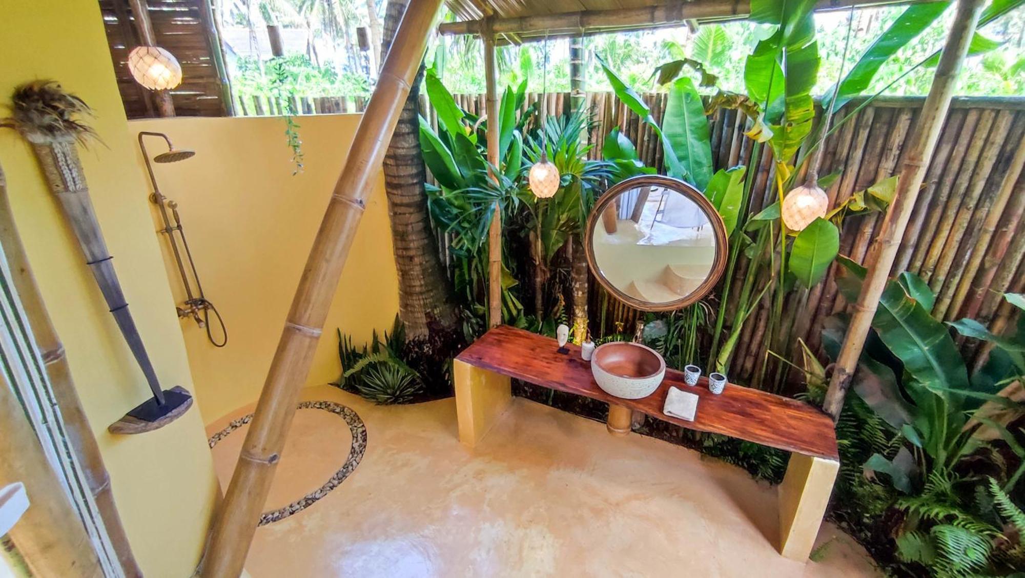 The Bamboo Houses - Tropical Garden & Empty Beach General Luna  Eksteriør billede